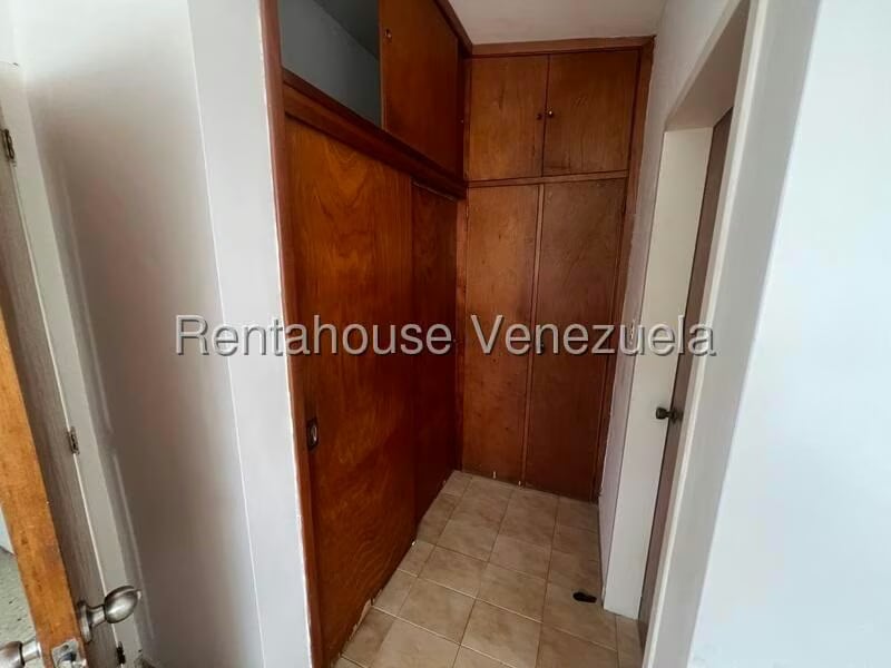 Casa (Duplex) en Alquiler en La Trinidad, Distrito Metropolitano - 25