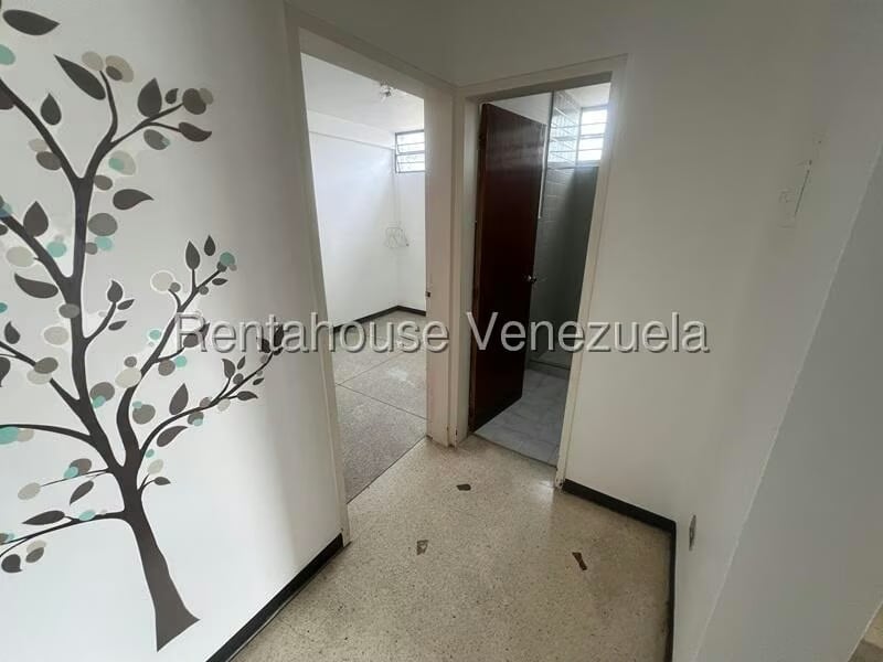 Casa (Duplex) en Alquiler en La Trinidad, Distrito Metropolitano - 4