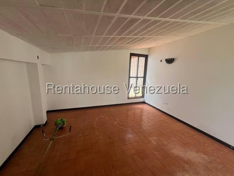 Casa (Duplex) en Alquiler en La Trinidad, Distrito Metropolitano - 9