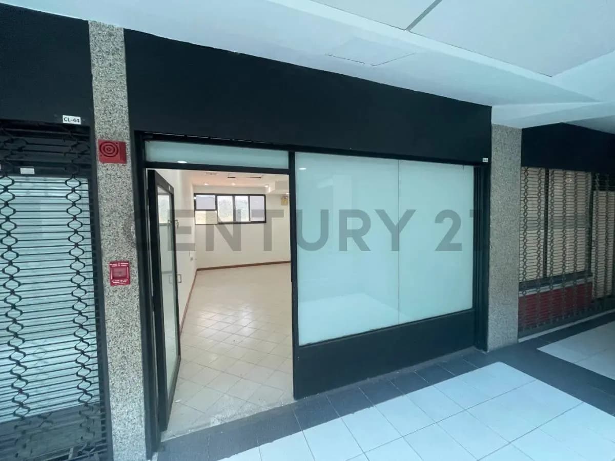 Local de 27.35 mts2 en alquiler en el CC El Refugio. - 2