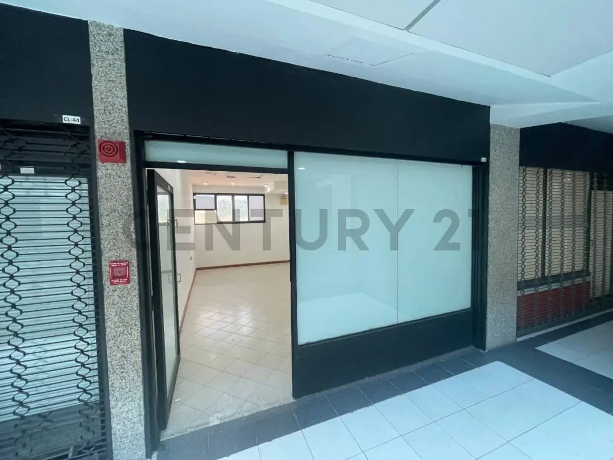 Local de 27.35 mts2 en alquiler en el CC El Refugio. - 2