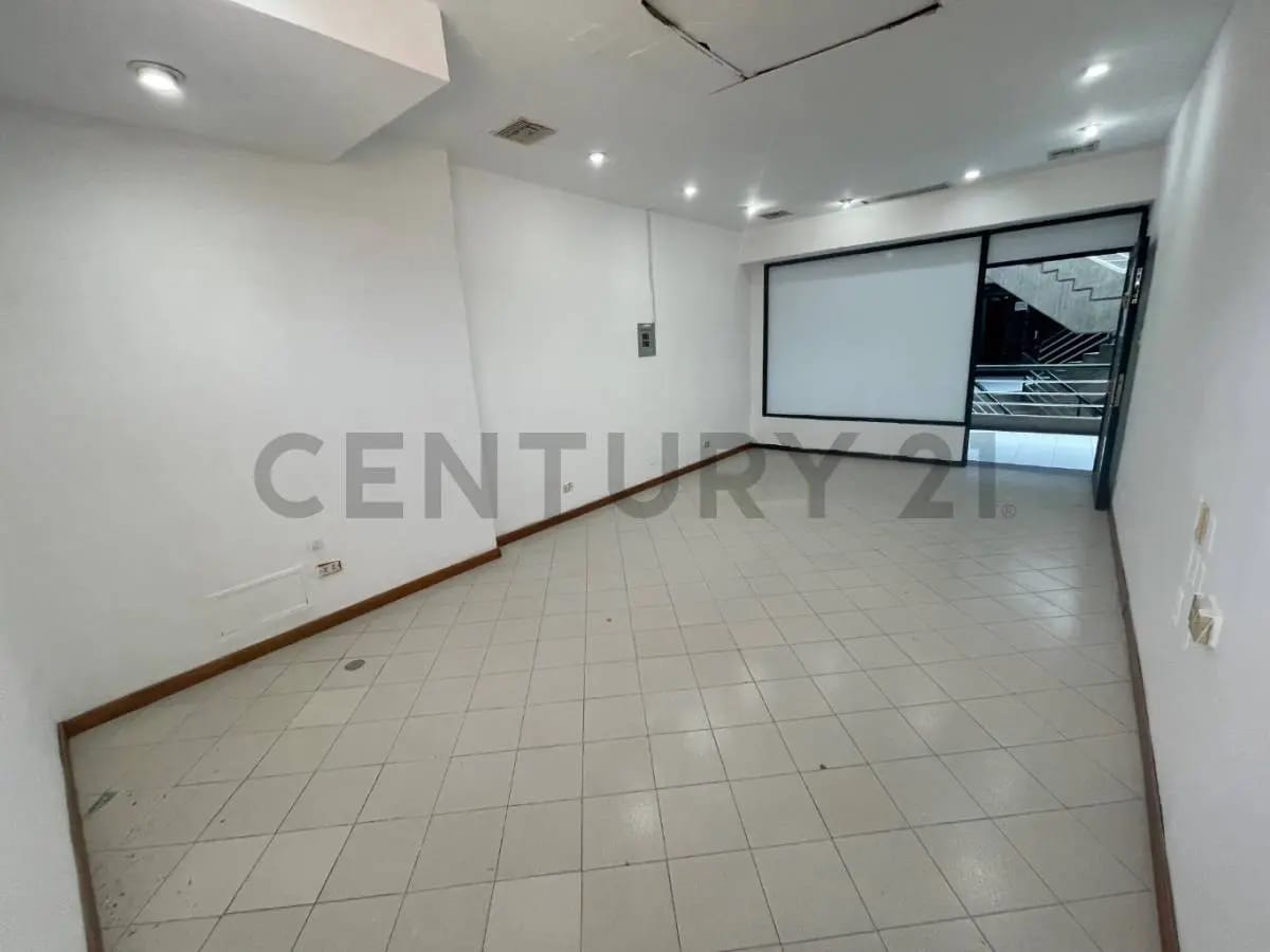 Local de 27.35 mts2 en alquiler en el CC El Refugio. - 4