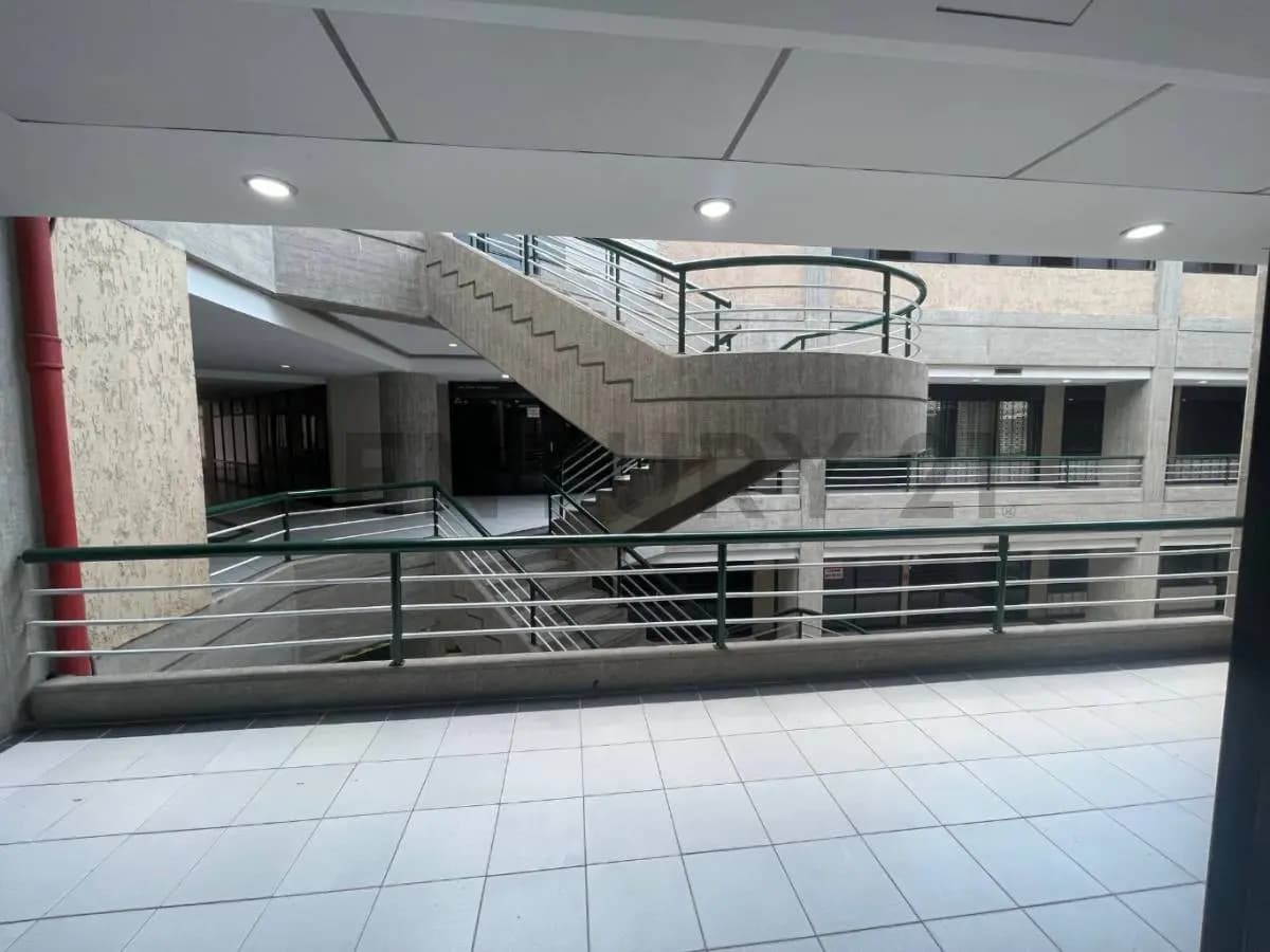 Local de 27.35 mts2 en alquiler en el CC El Refugio. - 6