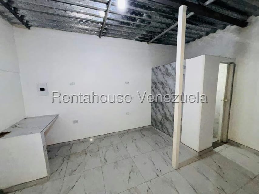 Comercial (Local Comercial) en Alquiler en La Rosa, Miranda - 2