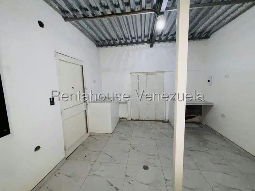 Comercial (Local Comercial) en Alquiler en La Rosa, Miranda - 3