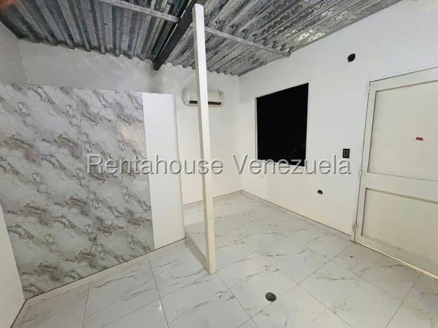 Comercial (Local Comercial) en Alquiler en La Rosa, Miranda - 5