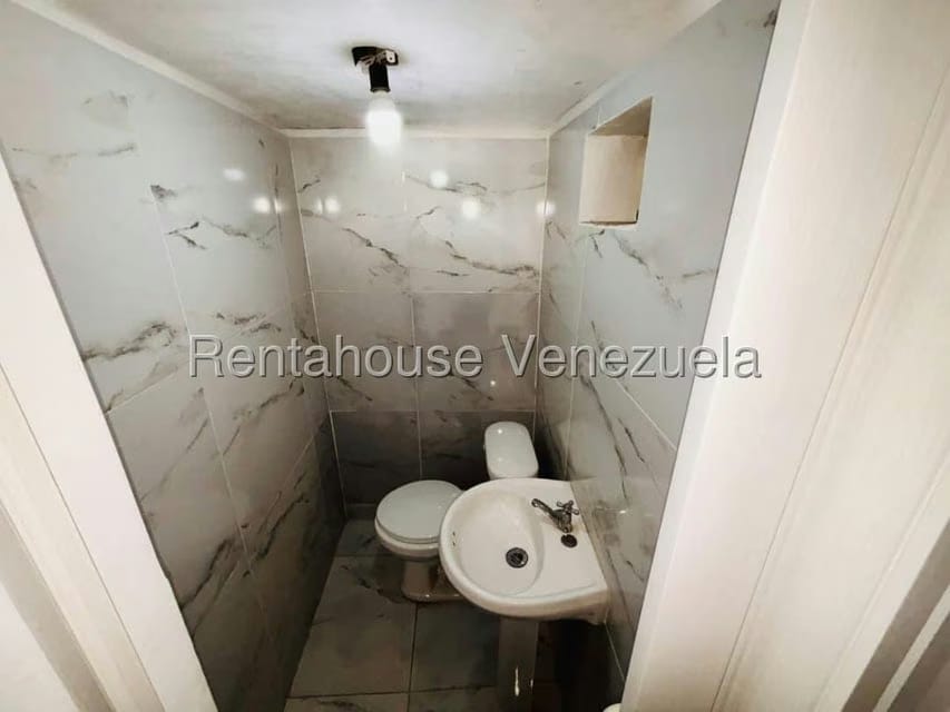 Comercial (Local Comercial) en Alquiler en La Rosa, Miranda - 6