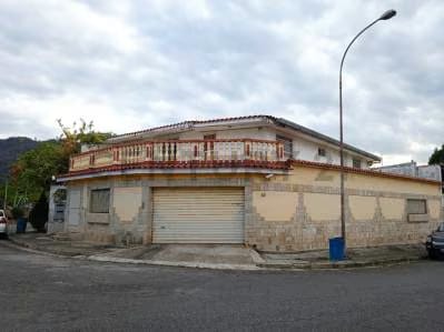 Comoda, amplia y bonita casa