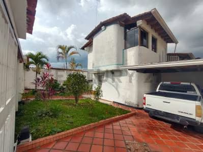 CASA QUINTA DENTRO DE CONJUNTO PRIVADO ZONA LATA DE LA CIUDAD - 2