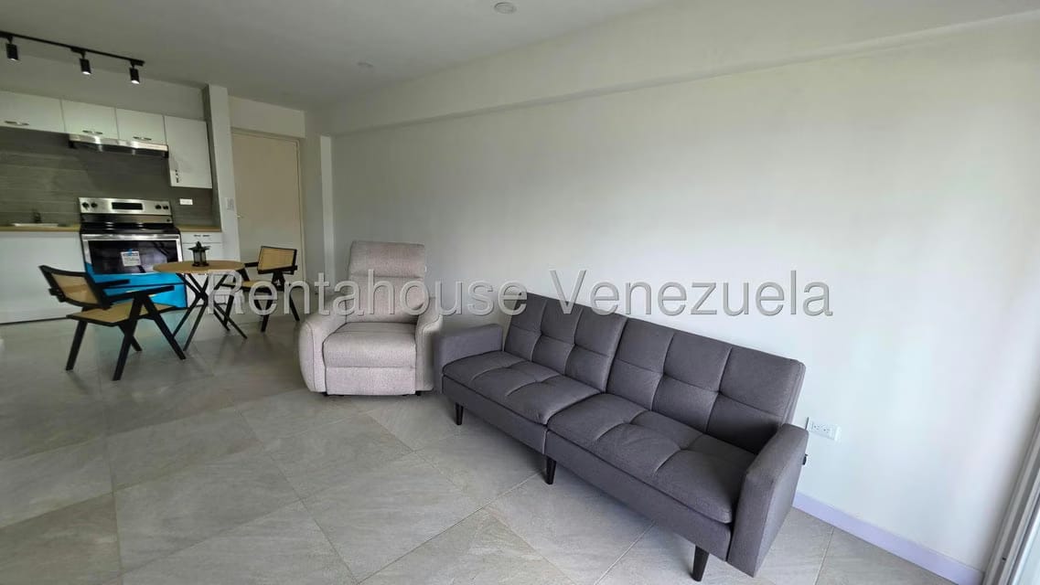 Apartamento (1 Nivel) en Alquiler en Los Samanes, Distrito Metropolitano - 2