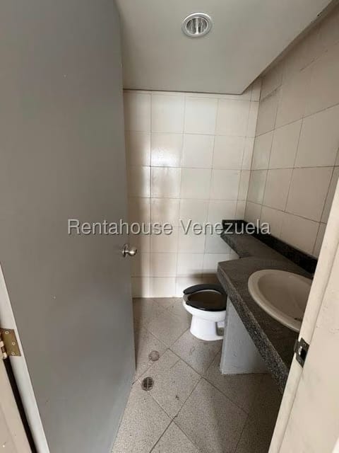 Comercial (Oficina) en Alquiler en La Lagunita Country Club, Distrito Metropolitano - 7