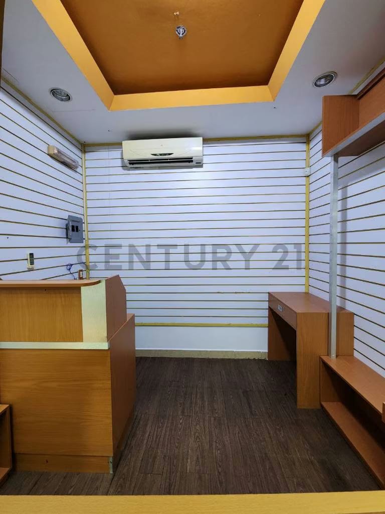 LOCAL CENTRO COMERCIAL REGINA - 2