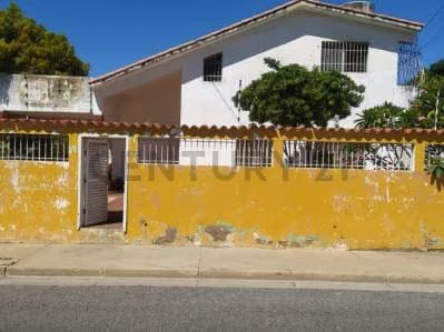 Casa quinta de dos plantas.