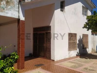 Casa quinta de dos plantas. - 2