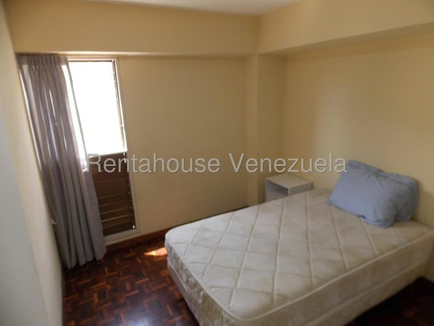 Apartamento (1 Nivel) en Alquiler en Los Palos Grandes, Distrito Metropolitano - 12