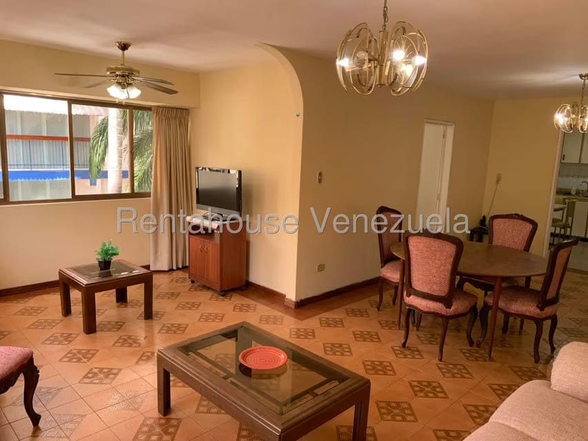 Apartamento (1 Nivel) en Alquiler en Los Palos Grandes, Distrito Metropolitano - 14