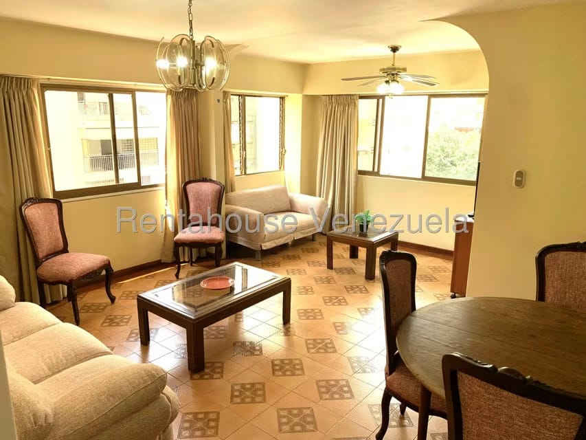 Apartamento (1 Nivel) en Alquiler en Los Palos Grandes, Distrito Metropolitano - 15