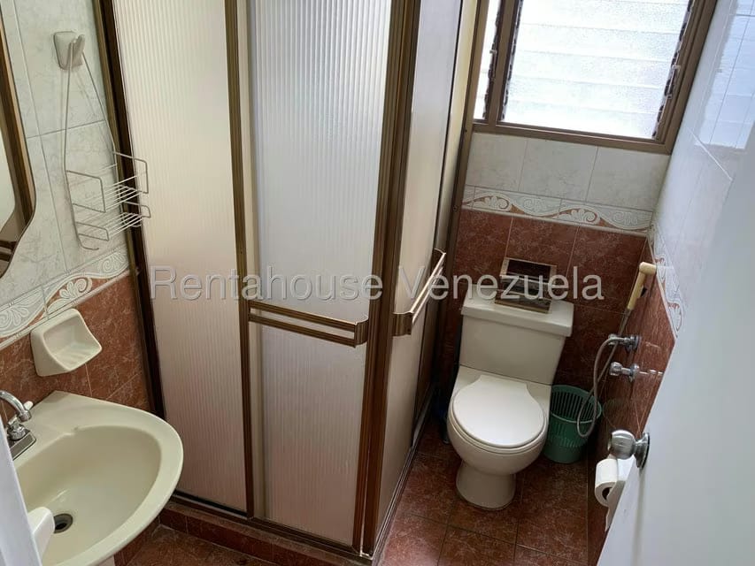 Apartamento (1 Nivel) en Alquiler en Los Palos Grandes, Distrito Metropolitano - 17