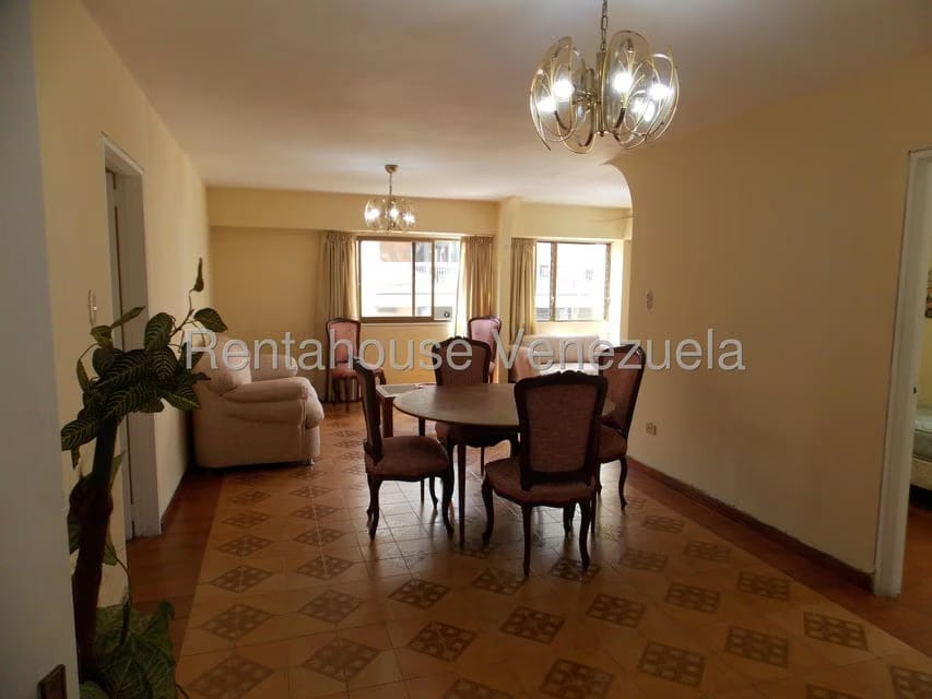 Apartamento (1 Nivel) en Alquiler en Los Palos Grandes, Distrito Metropolitano - 18