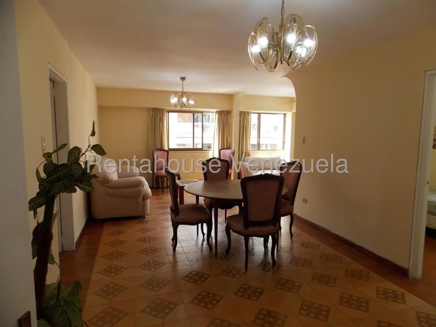 Apartamento (1 Nivel) en Alquiler en Los Palos Grandes, Distrito Metropolitano - 18
