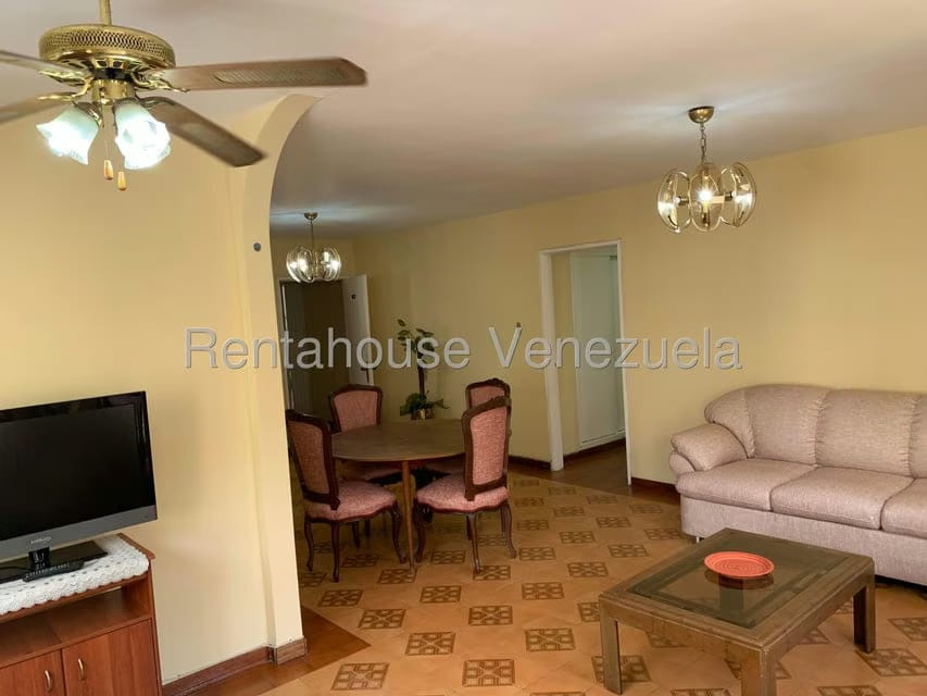 Apartamento (1 Nivel) en Alquiler en Los Palos Grandes, Distrito Metropolitano - 19
