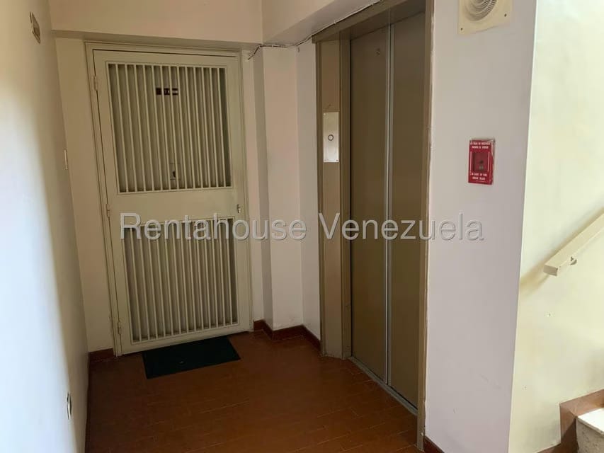 Apartamento (1 Nivel) en Alquiler en Los Palos Grandes, Distrito Metropolitano - 22