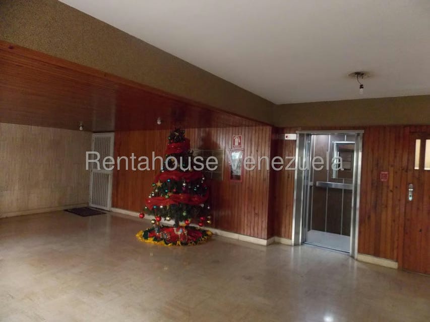 Apartamento (1 Nivel) en Alquiler en Los Palos Grandes, Distrito Metropolitano - 23