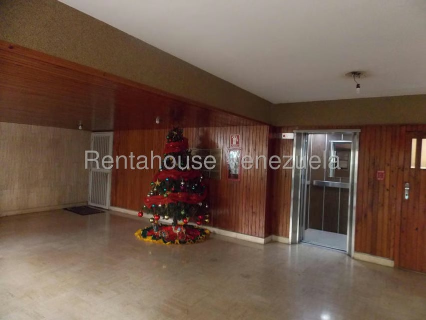 Apartamento (1 Nivel) en Alquiler en Los Palos Grandes, Distrito Metropolitano - 23