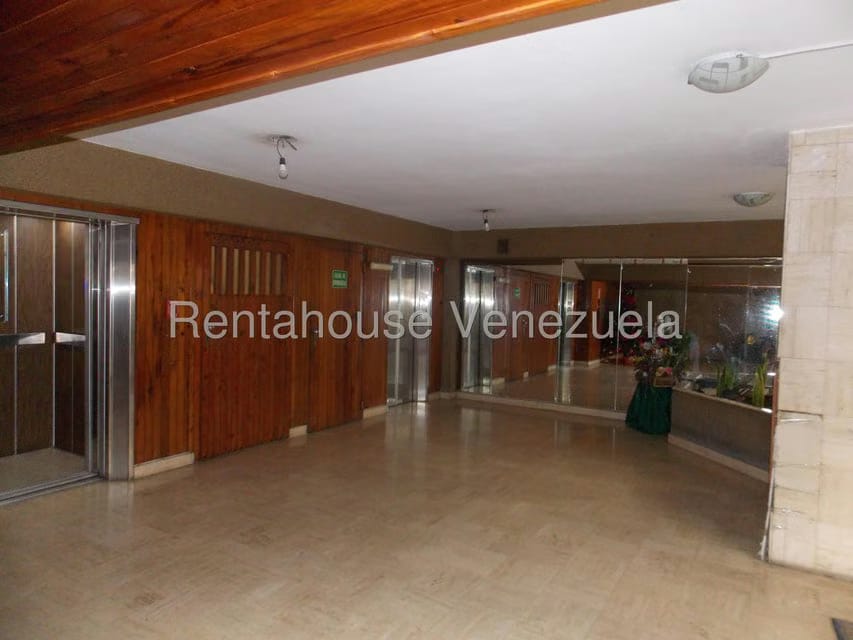Apartamento (1 Nivel) en Alquiler en Los Palos Grandes, Distrito Metropolitano - 24