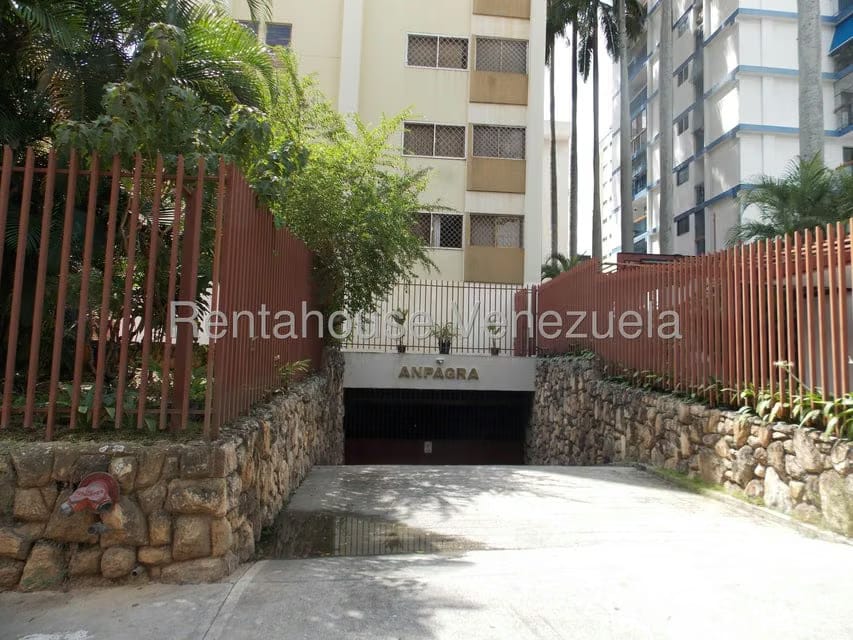 Apartamento (1 Nivel) en Alquiler en Los Palos Grandes, Distrito Metropolitano - 25