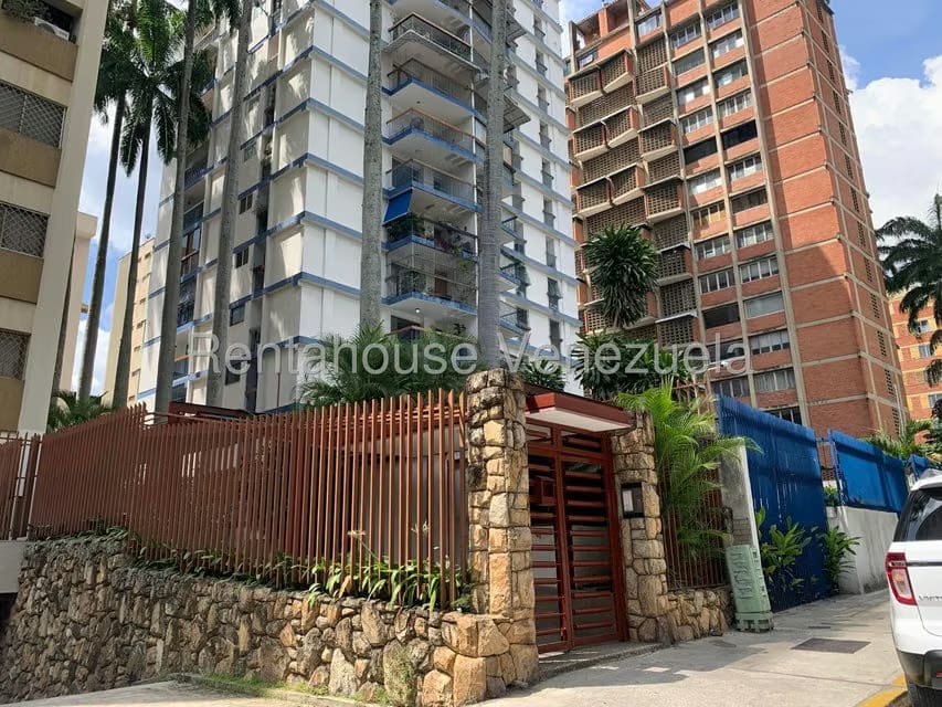Apartamento (1 Nivel) en Alquiler en Los Palos Grandes, Distrito Metropolitano - 28