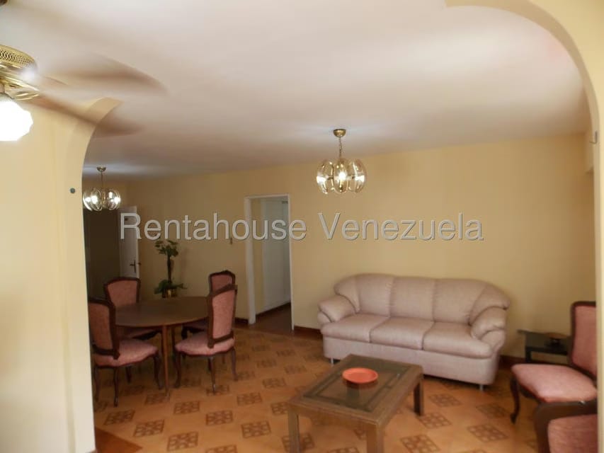 Apartamento (1 Nivel) en Alquiler en Los Palos Grandes, Distrito Metropolitano - 4