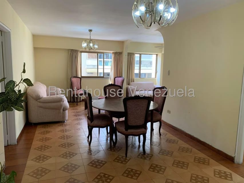 Apartamento (1 Nivel) en Alquiler en Los Palos Grandes, Distrito Metropolitano - 5