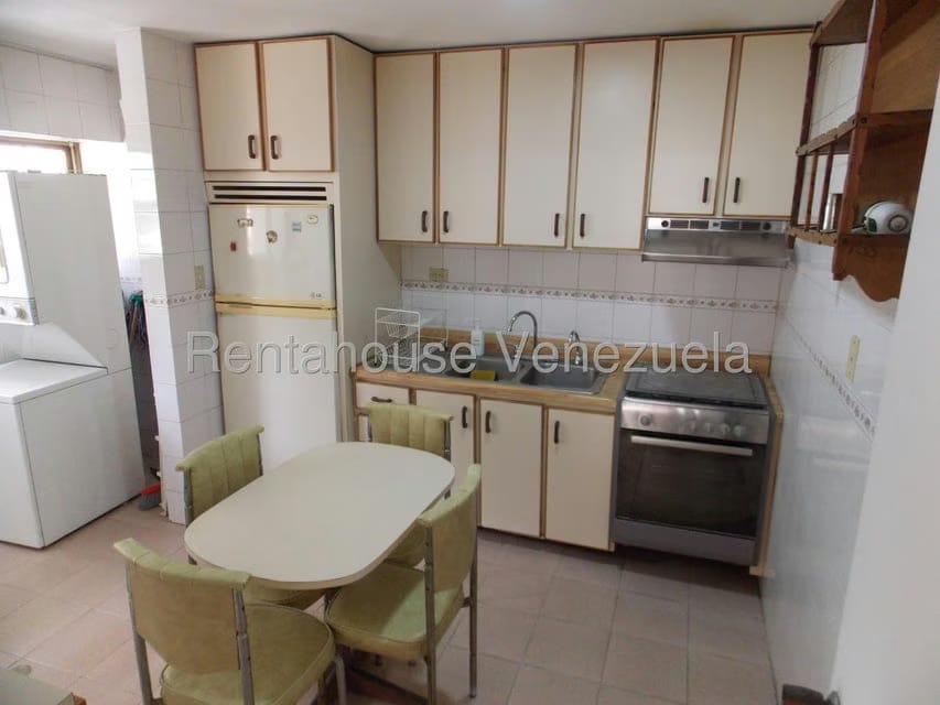 Apartamento (1 Nivel) en Alquiler en Los Palos Grandes, Distrito Metropolitano - 6