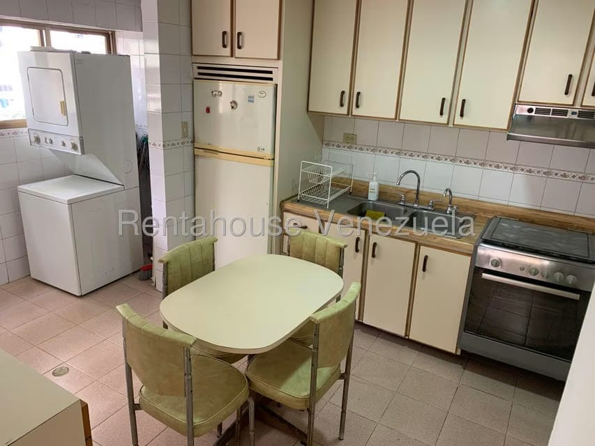 Apartamento (1 Nivel) en Alquiler en Los Palos Grandes, Distrito Metropolitano - 7