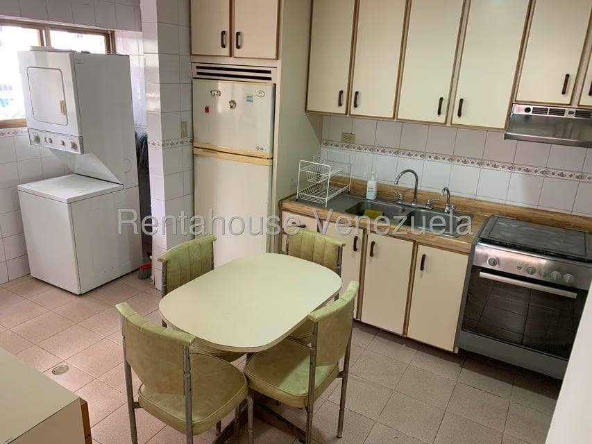 Apartamento (1 Nivel) en Alquiler en Los Palos Grandes, Distrito Metropolitano - 7