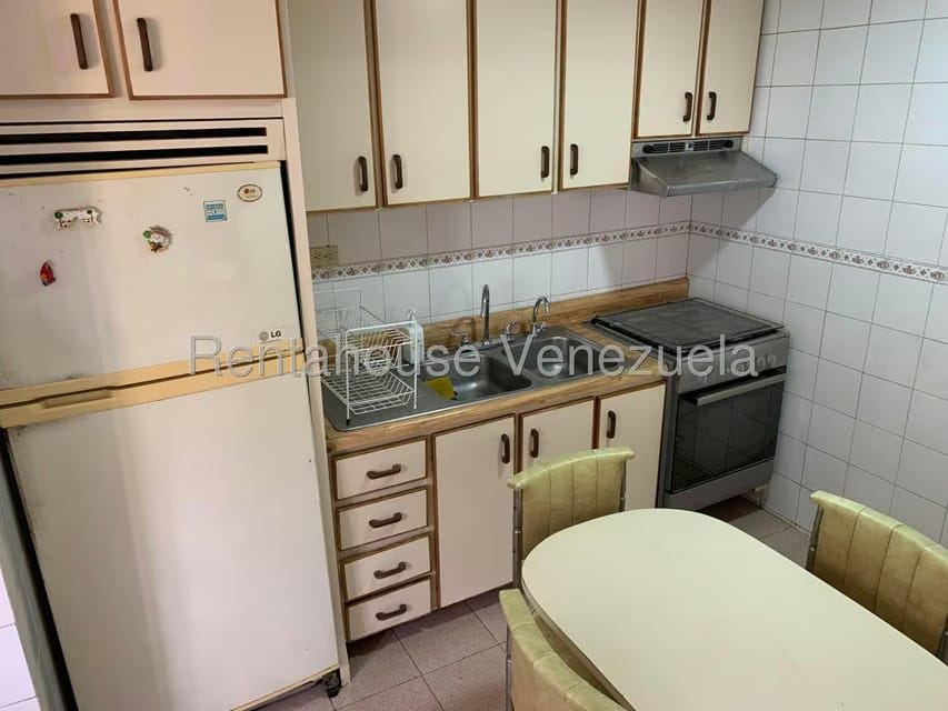 Apartamento (1 Nivel) en Alquiler en Los Palos Grandes, Distrito Metropolitano - 8