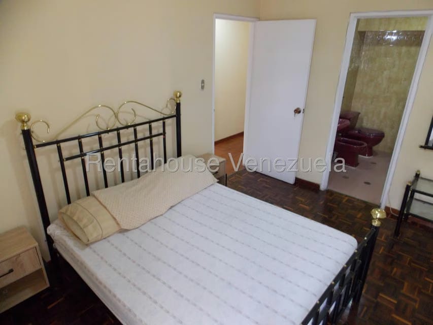 Apartamento (1 Nivel) en Alquiler en Los Palos Grandes, Distrito Metropolitano - 9