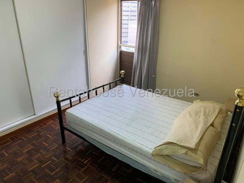 Apartamento (1 Nivel) en Alquiler en Los Palos Grandes, Distrito Metropolitano - 10