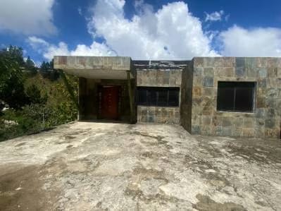 Se vende Terreno en Caicaguana, El Hatillo con Casa quinta en obra gris - 3
