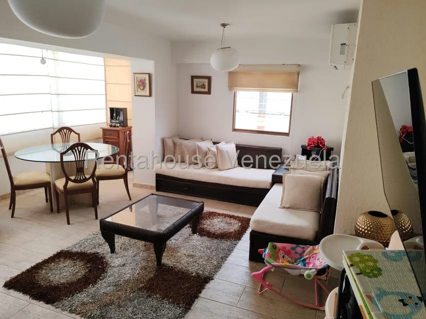 Apartamento (1 Nivel) en Alquiler en Los Palos Grandes, Distrito Metropolitano - 4