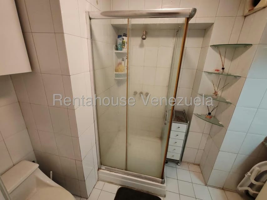 Apartamento (1 Nivel) en Alquiler en Los Palos Grandes, Distrito Metropolitano - 8