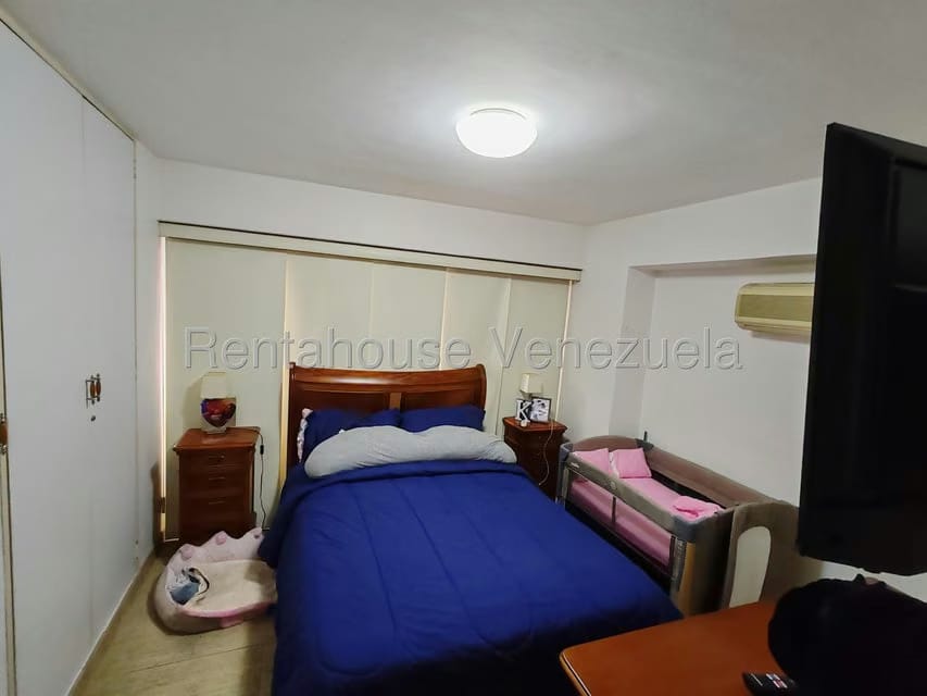 Apartamento (1 Nivel) en Alquiler en Los Palos Grandes, Distrito Metropolitano - 9