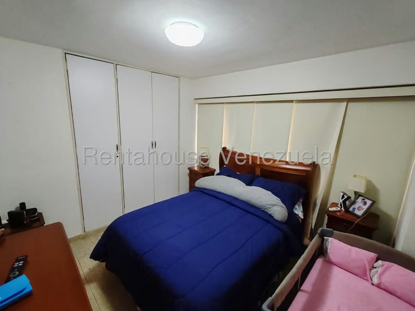 Apartamento (1 Nivel) en Alquiler en Los Palos Grandes, Distrito Metropolitano - 10