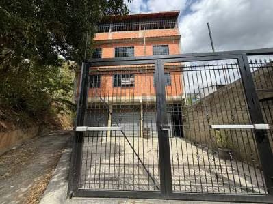 VENTA DE PROPIEDAD MULTIFAMILIAR - LOS NARANJOS, GUARENAS