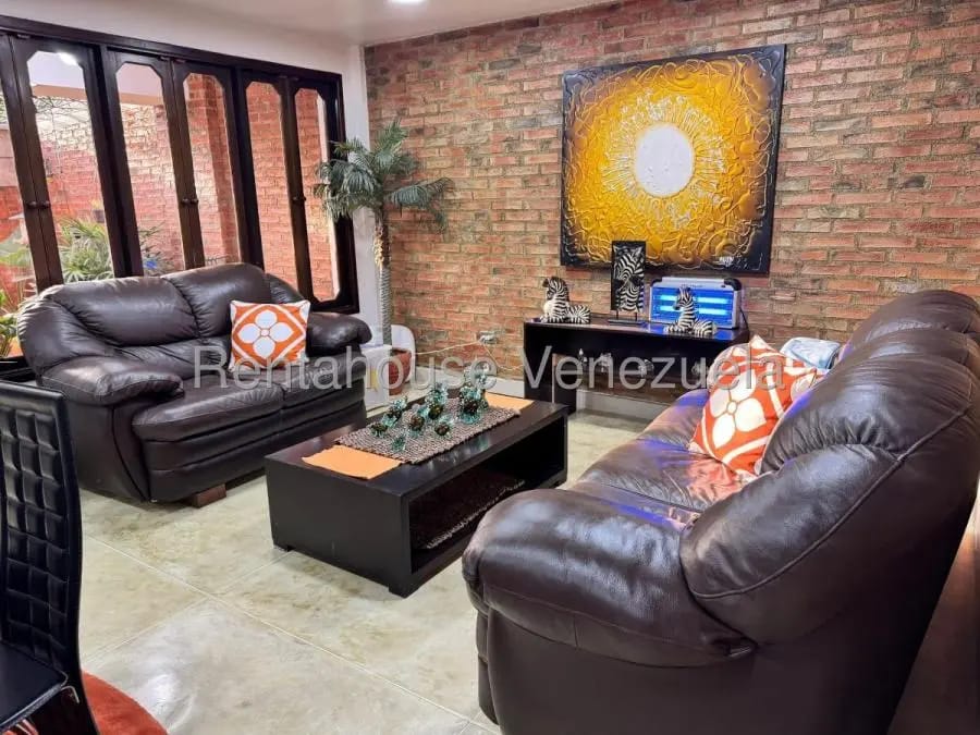 Casa en Venta en Santa Cecilia Caracas - 2