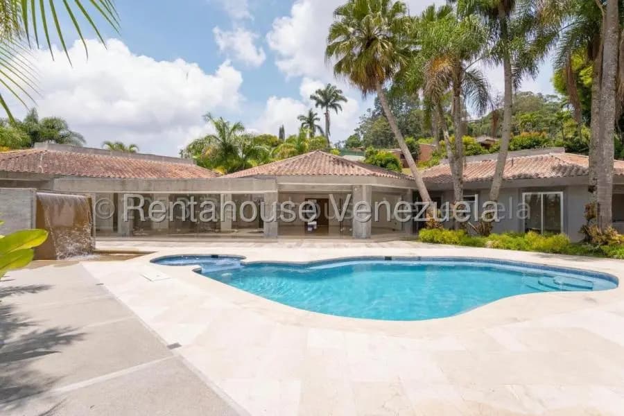 Casa en Venta en La Lagunita Country Club Caracas - 2