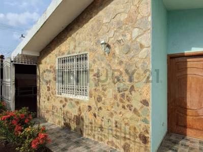 Alquiler de amplia Casa en Urb, Cantarrana-Anaco