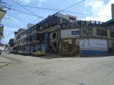 Excelente Edificio Comercial y de Oficinas