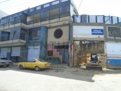 Excelente Edificio Comercial y de Oficinas - 2